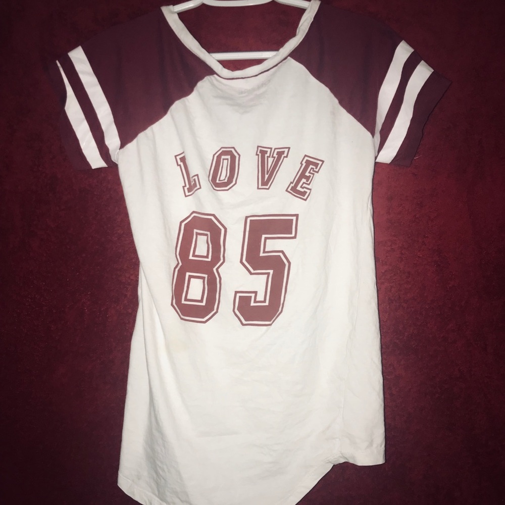 ON FIRE "LOVE 85" red and white button up shirt ✨✨